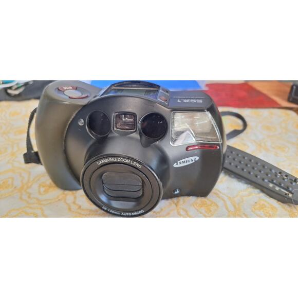 Samsung ECX 1 35mm Point & Shoot Film Camera 35mm- Powers Up- Not Film Tested - Picture 2 of 9